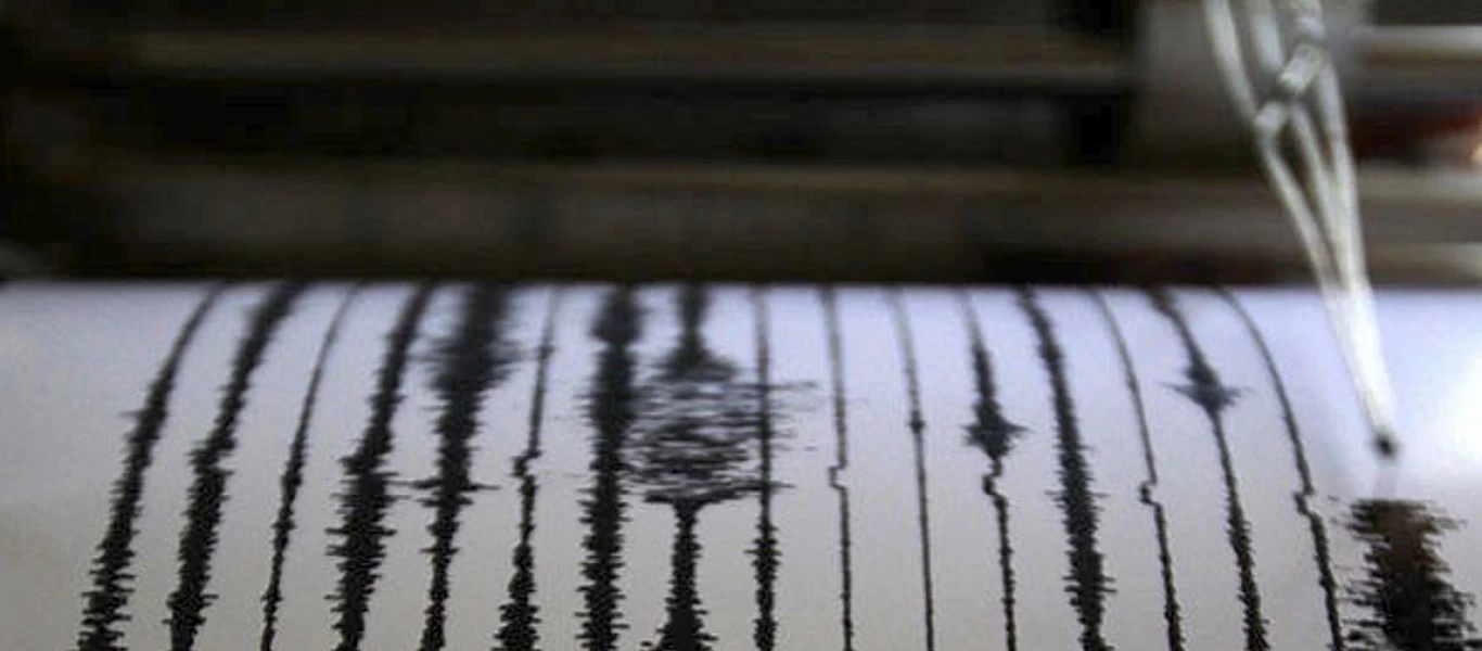 Σεισμός Κρήτη: Μαθητής τραυματίστηκε από πτώση σοβάδων - Του έπεσαν στο κεφάλι (βίντεο)